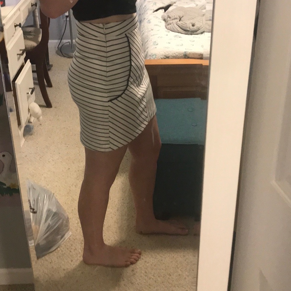 Darjoni Zip up skirt